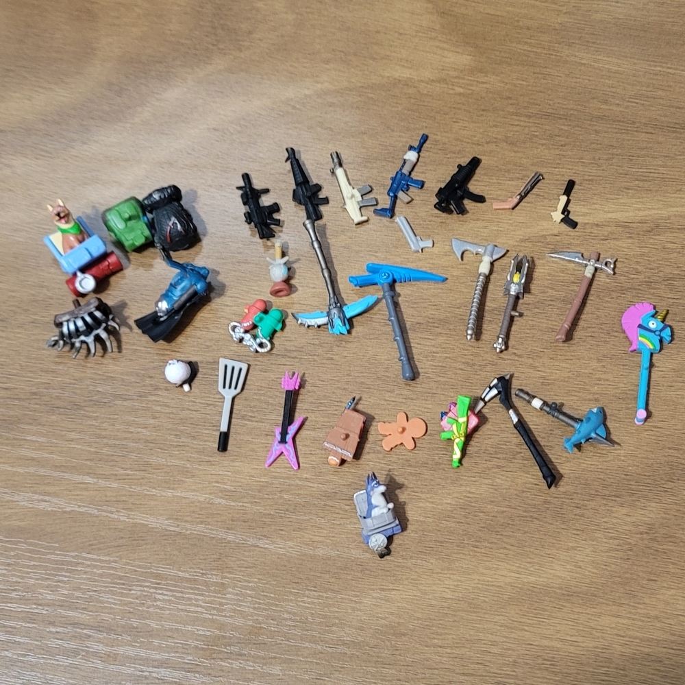 FortNite Guns & Accessories 30 Pieces